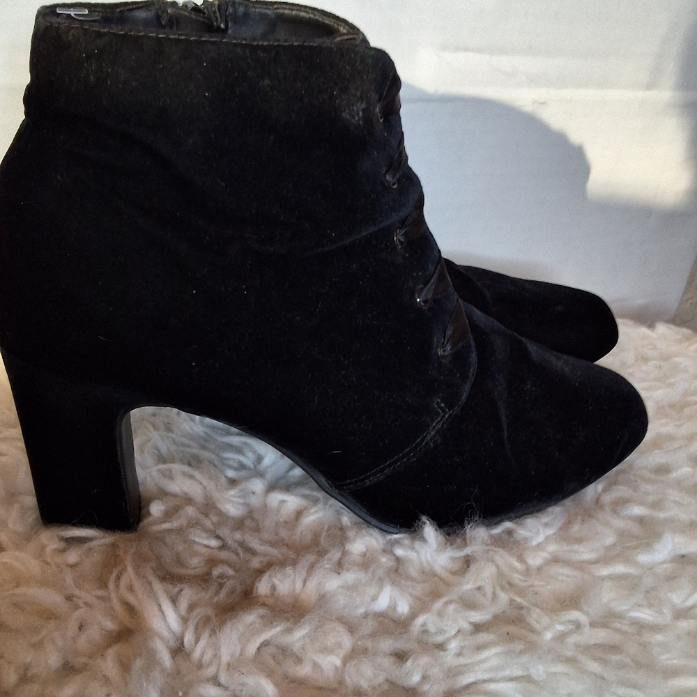 Expressions Black Velveteen Granny Ankle Boots 9.5 - Picture 15 of 16